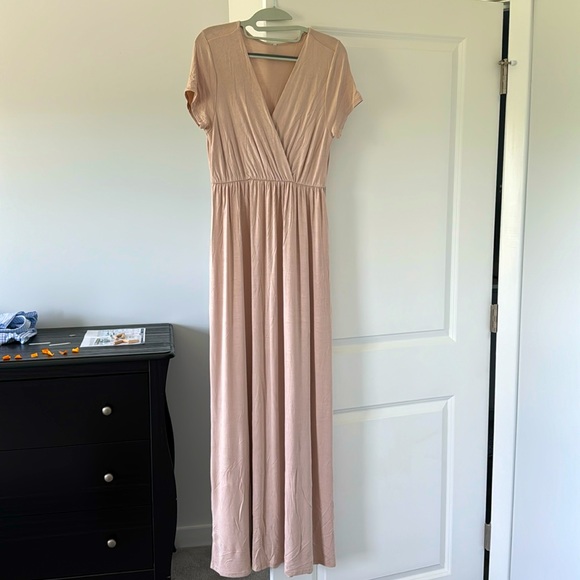 Bought for maternity shoot - never worn - Picture 1 of 3